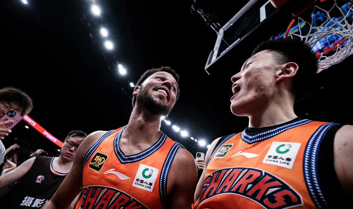 阿斯顿维拉发布备战花絮,今晚复出首秀,CBA常规赛任务艰巨,轮换策略成焦点的简单介绍 阿斯顿维拉发布备战花絮,今晚复出首秀,CBA常规赛任务艰巨,轮换策略成焦点的简单介绍